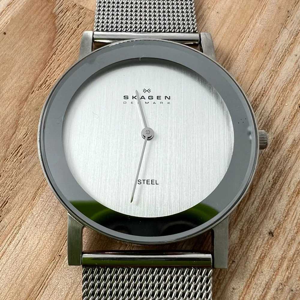 Skagen steel slim silver tone dress watch NEW BATTERY